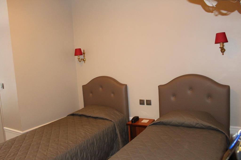 Twin Room Bath