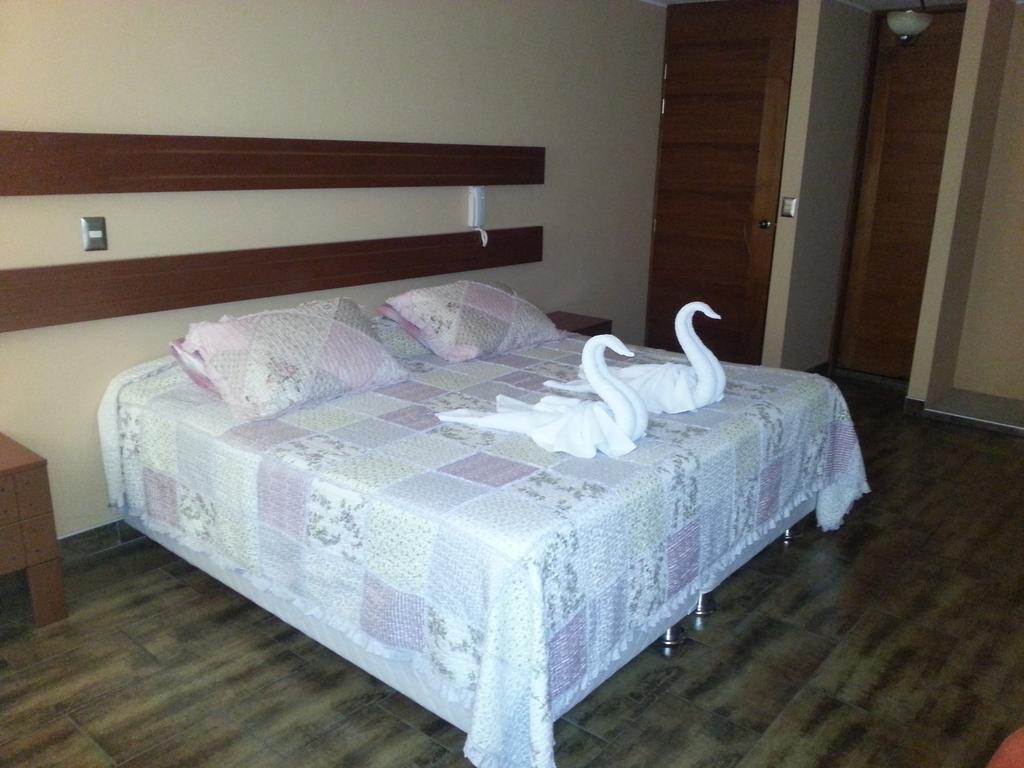 Habitación con cama extragrande.