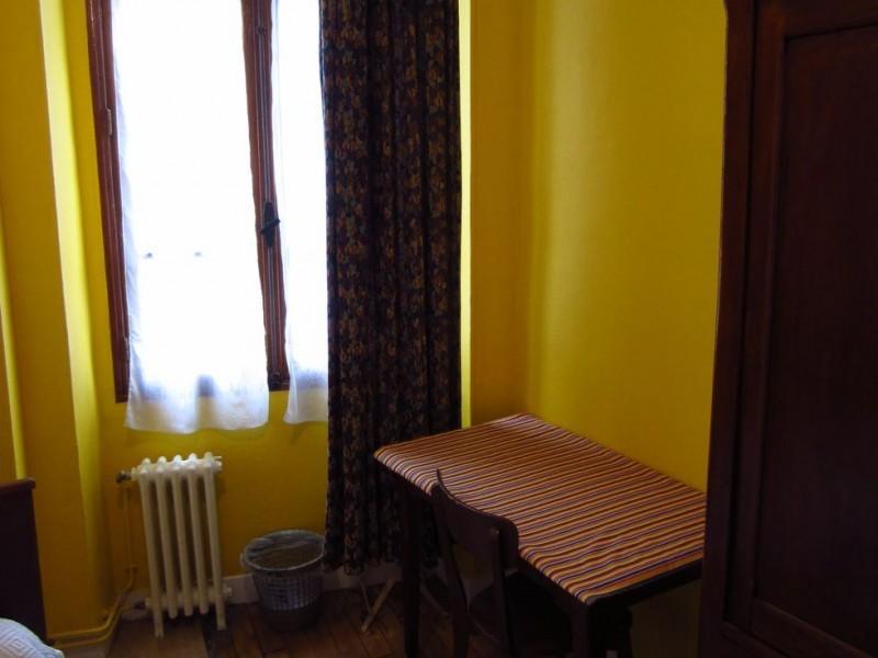 Habitación Individual con baño y aseo compartidos