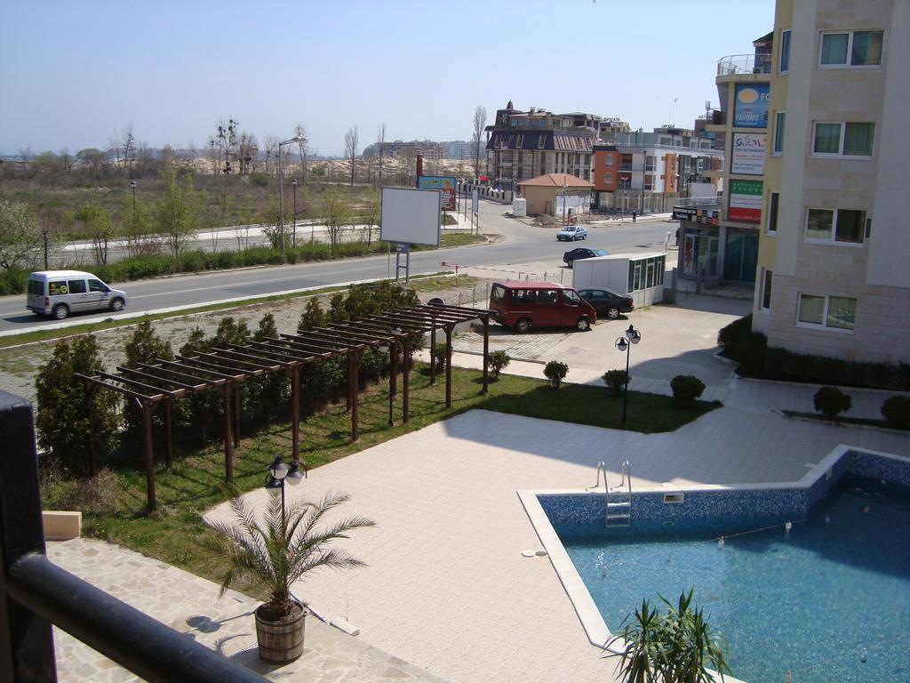 Two-Bedroom Apartment Balcony,1037677105:JPEG