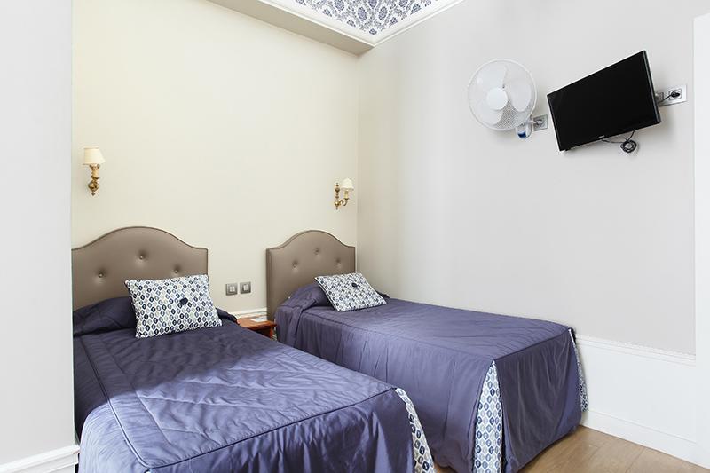 Twin Room Bath