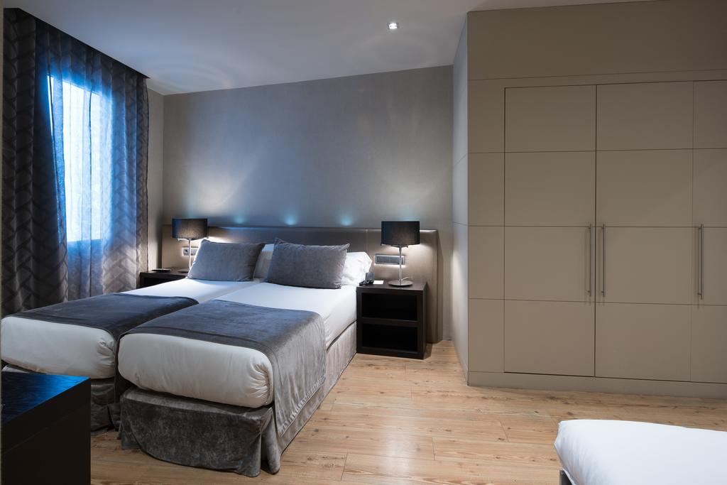 Triple Room,693145734:JPEG
