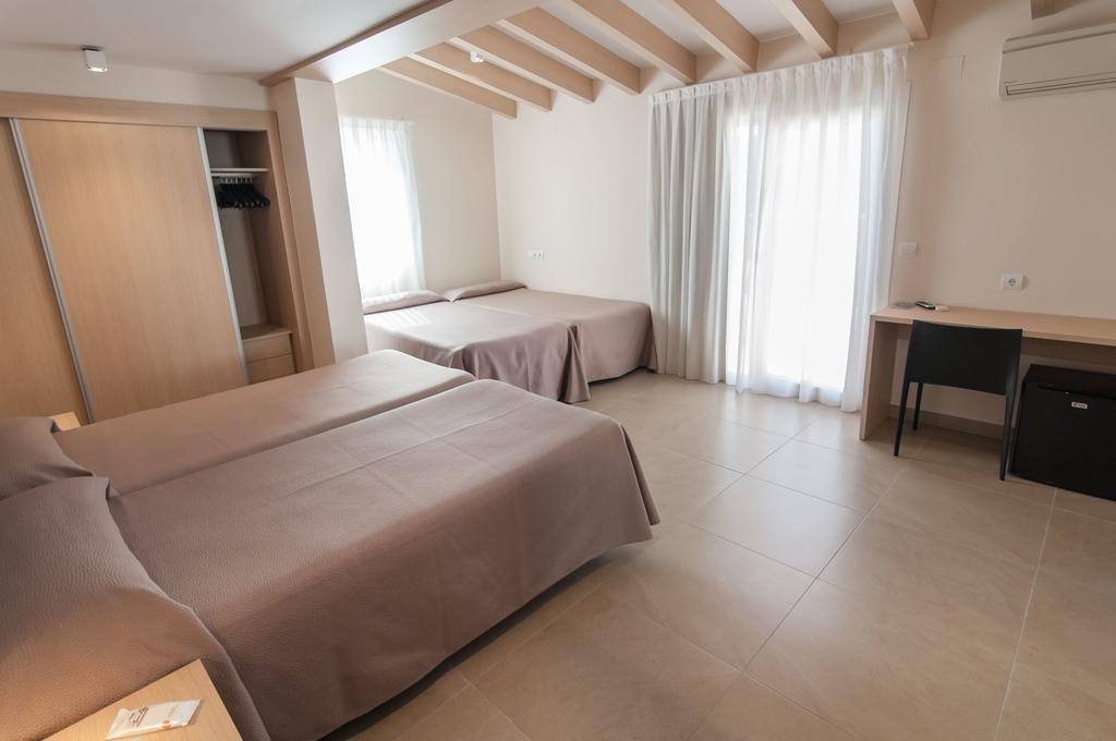 Habitación Cuádruple (3 adultos + 1 niño)