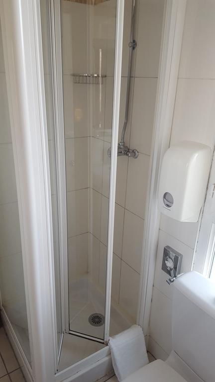 Habitación Doble con baño privado - 2 camas