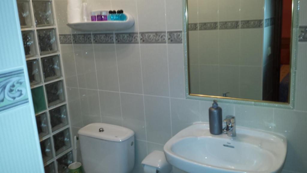 Double Orange Room,791614551:JPEG