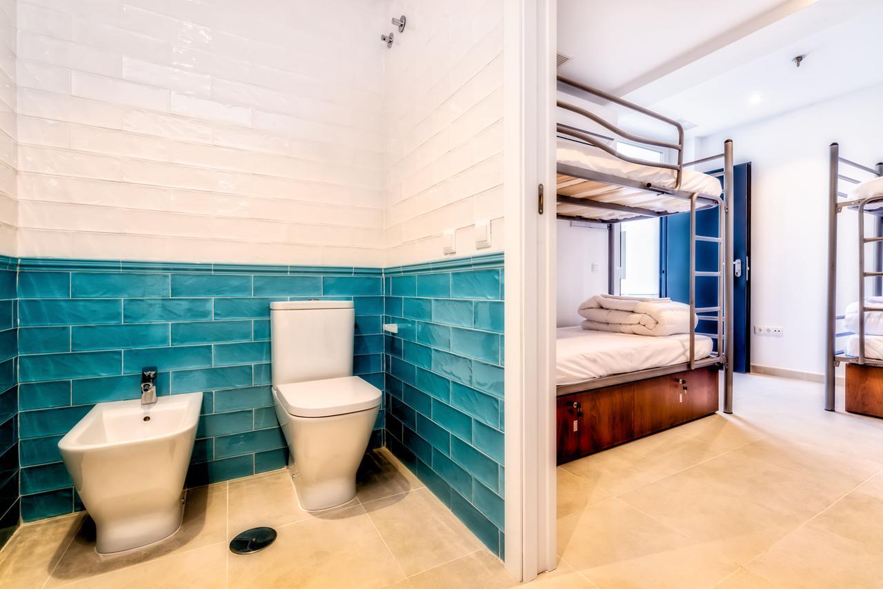 Cama en habitación compartida femenina de 6 camas