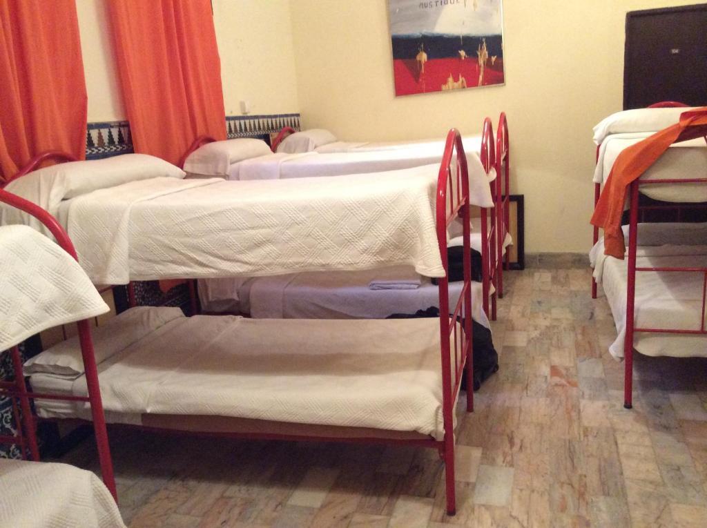 Cama en habitación compartida mixta de 10 camas