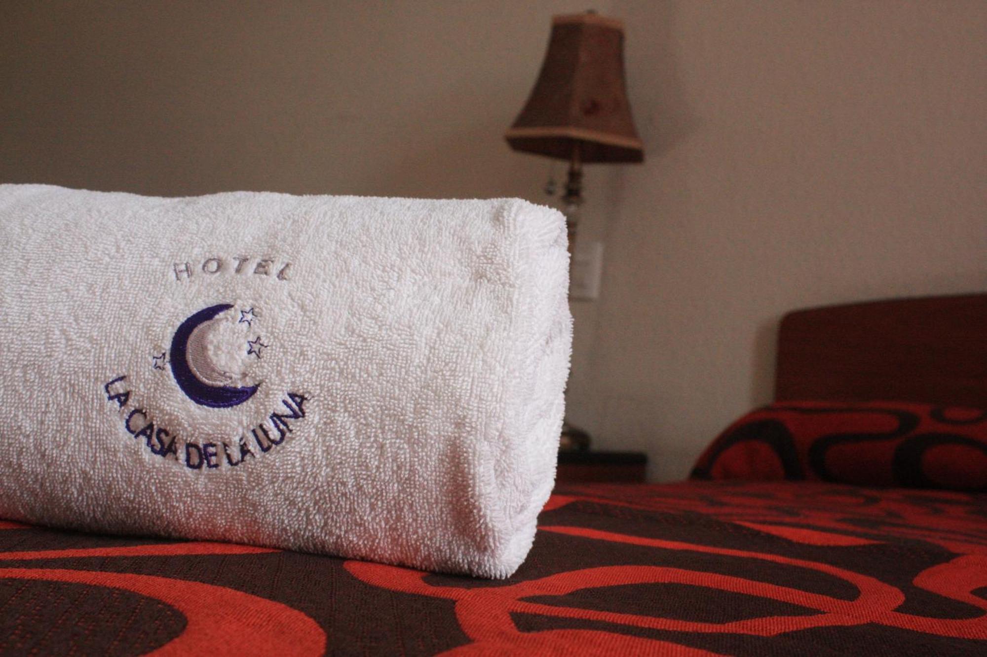 Habitación con cama grande