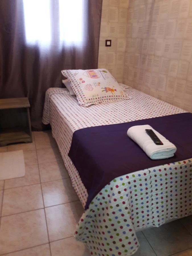 Habitación Individual con aseo y ducha compartidos