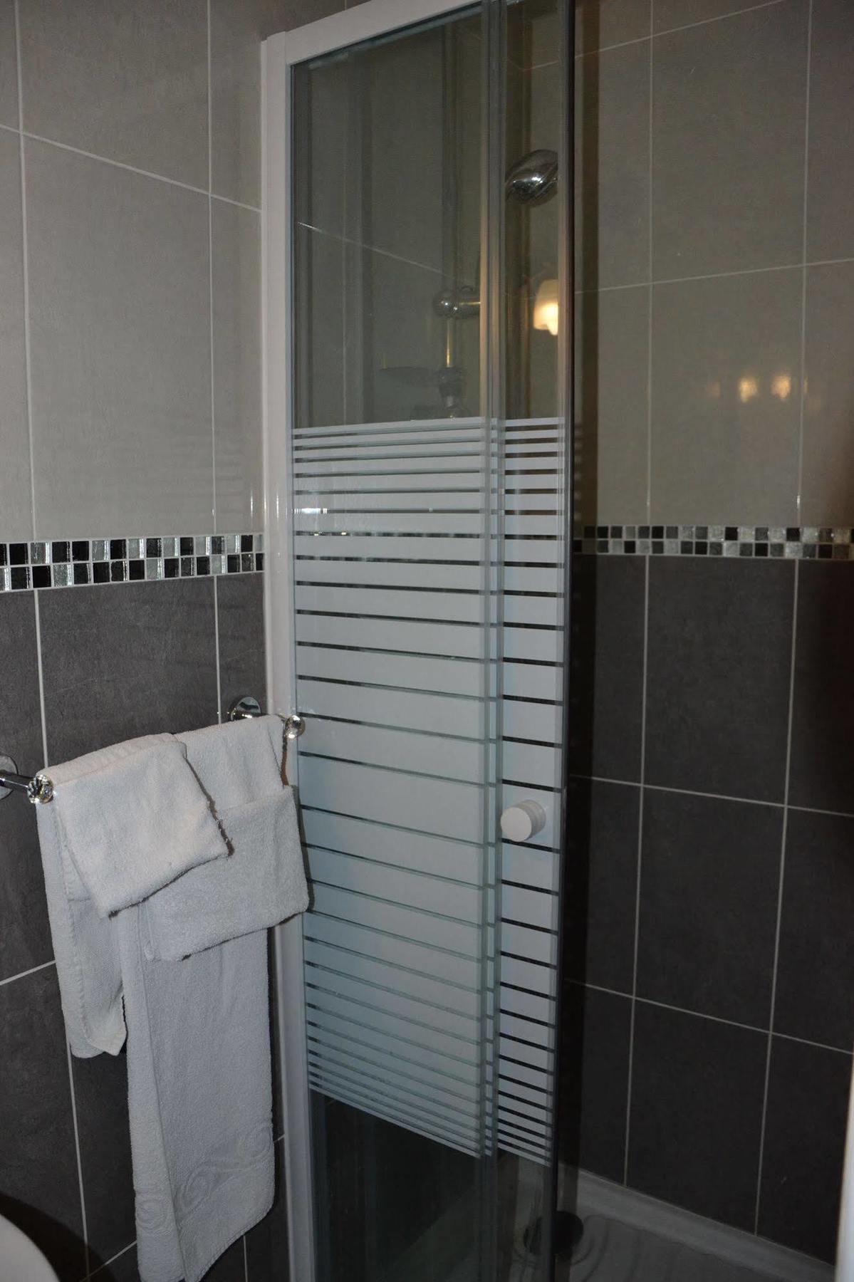 Habitación Doble con aseo compartido