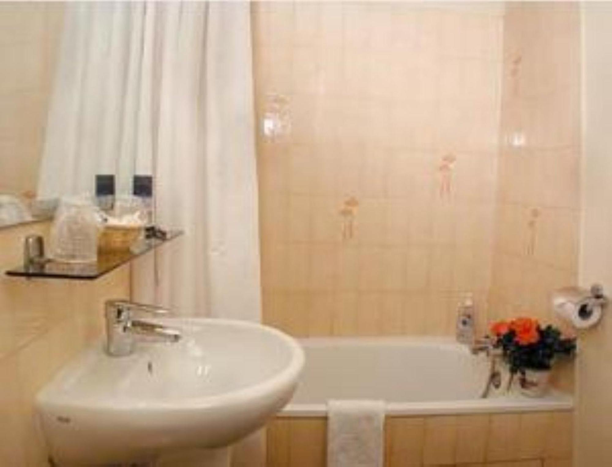 Twin Room,378942343:JPEG