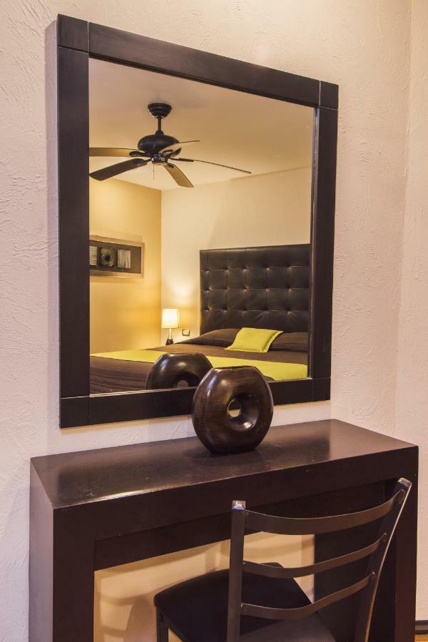 Habitación con cama extragrande.