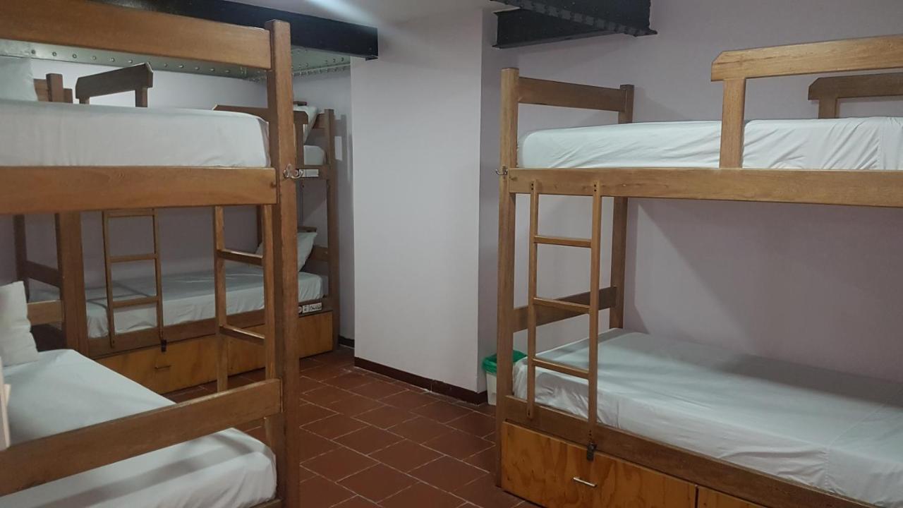 Cama en habitación compartida mixta de 6 camas