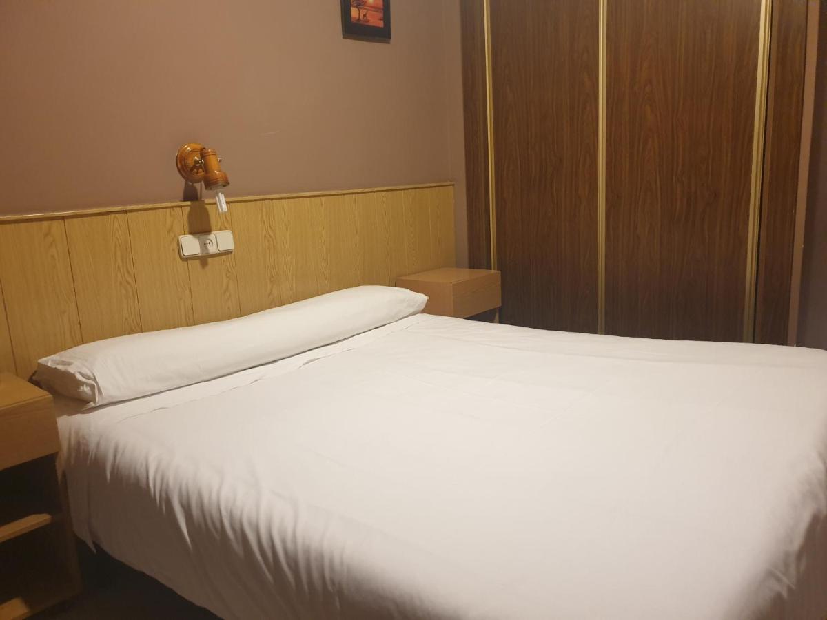 Small Double or Twin Room,1319790181:JPEG