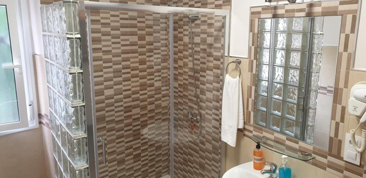 Habitación Triple con baño compartido