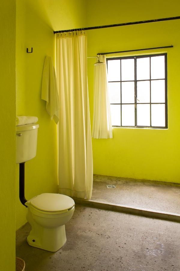 Cama en habitación femenina compartida de 4 camas