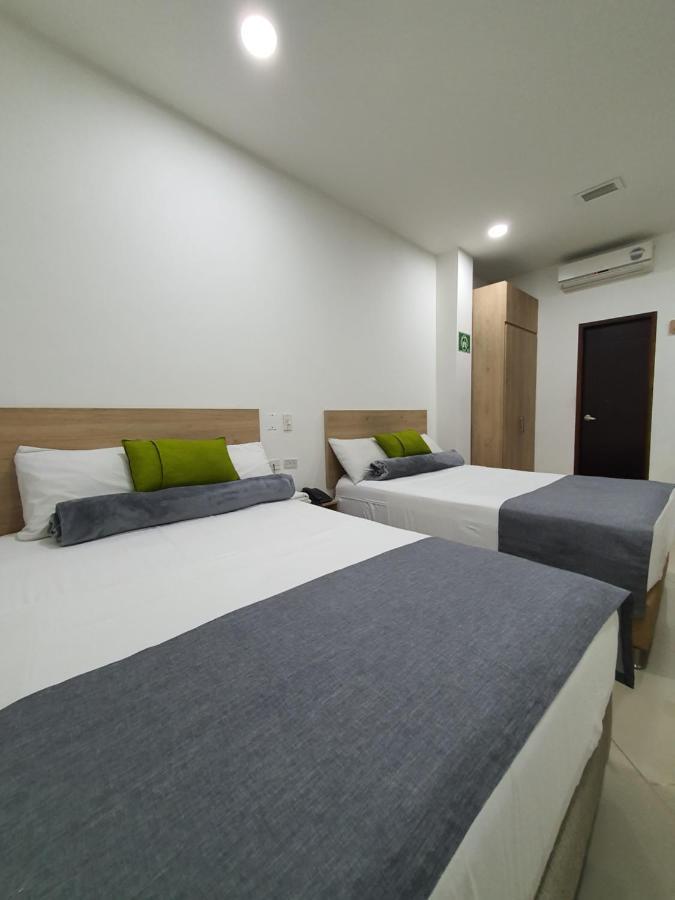 Habitación con 2 camas grandes