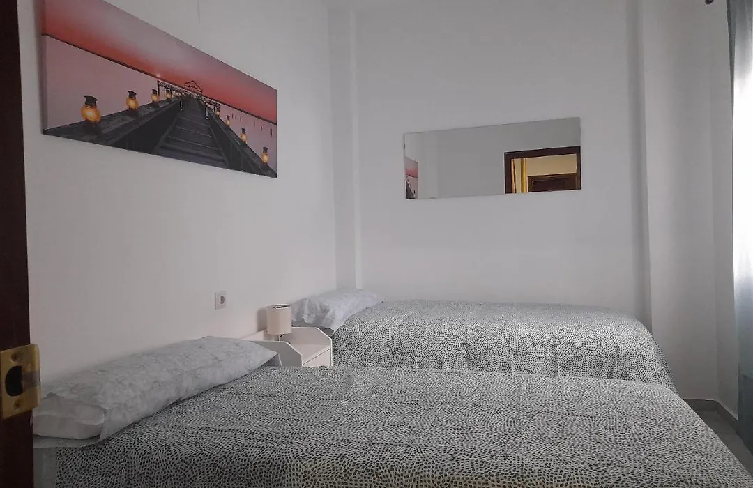 Casa Independiente En Nervion Junto A Parada Del Metro-1