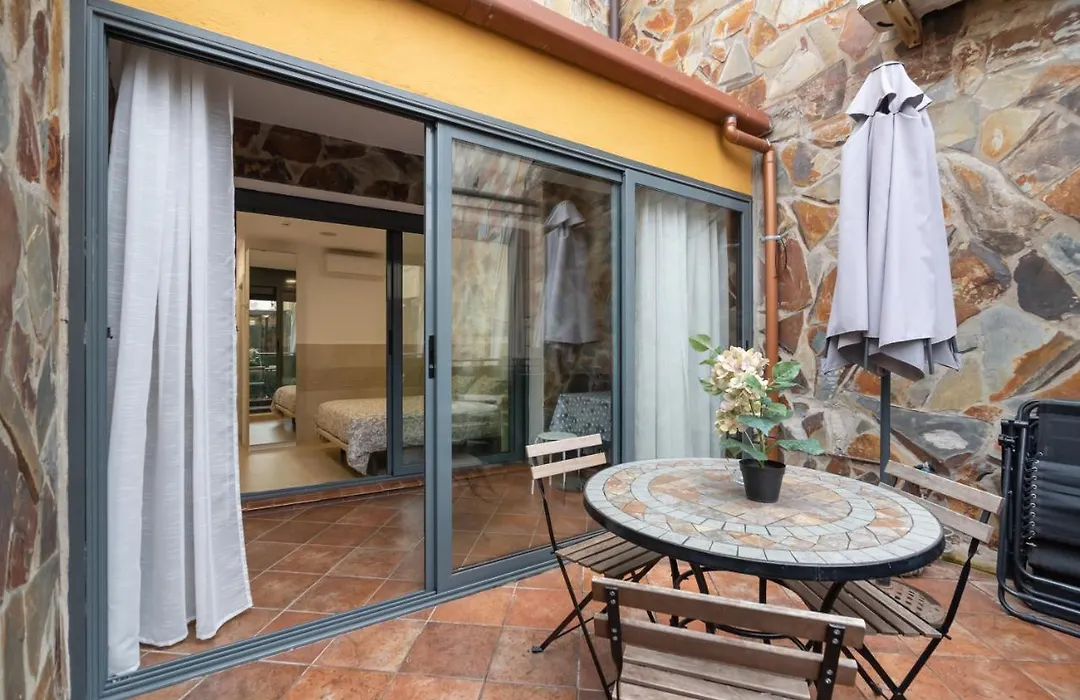 Hostal House-1