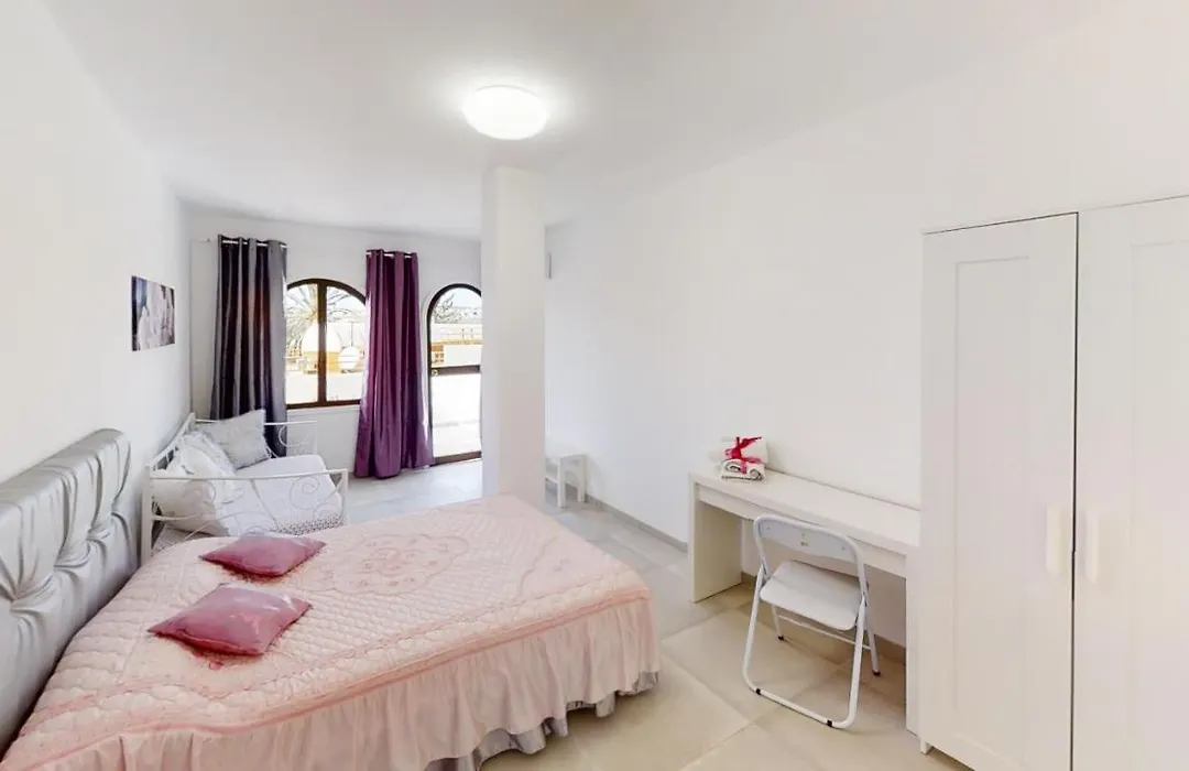 VV Las Buganvillas MASPALOMAS - Cocina y habitaciones con baños privados-1