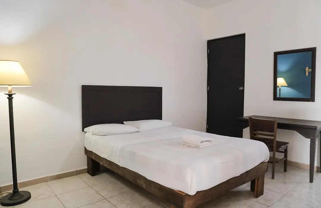 ANTIQUE Guest House Fundidora-1