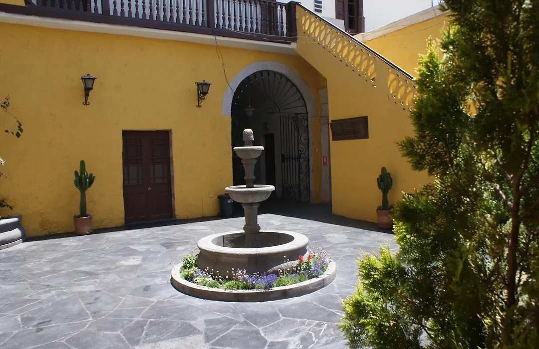 Flying Dog Hostel Arequipa-1