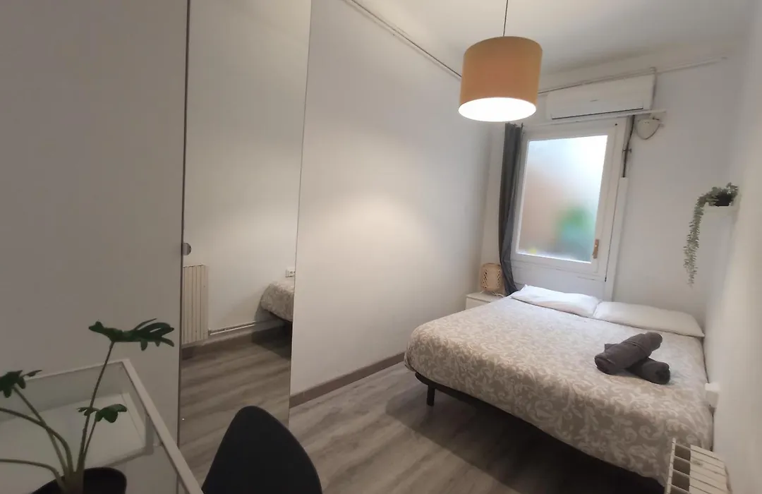 Private Rooms On Tamarit Street-1