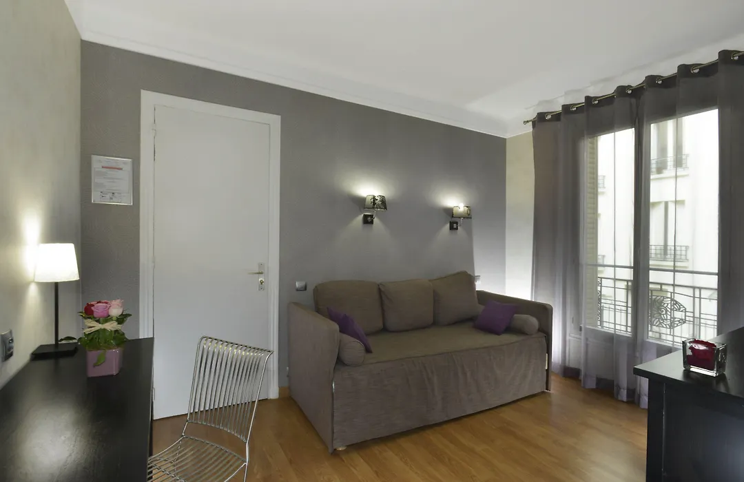 Carladez Cambronne-1