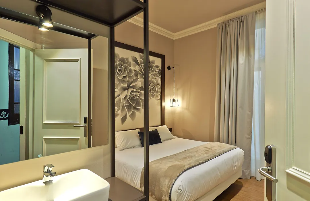 Hostal Central Barcelona-1