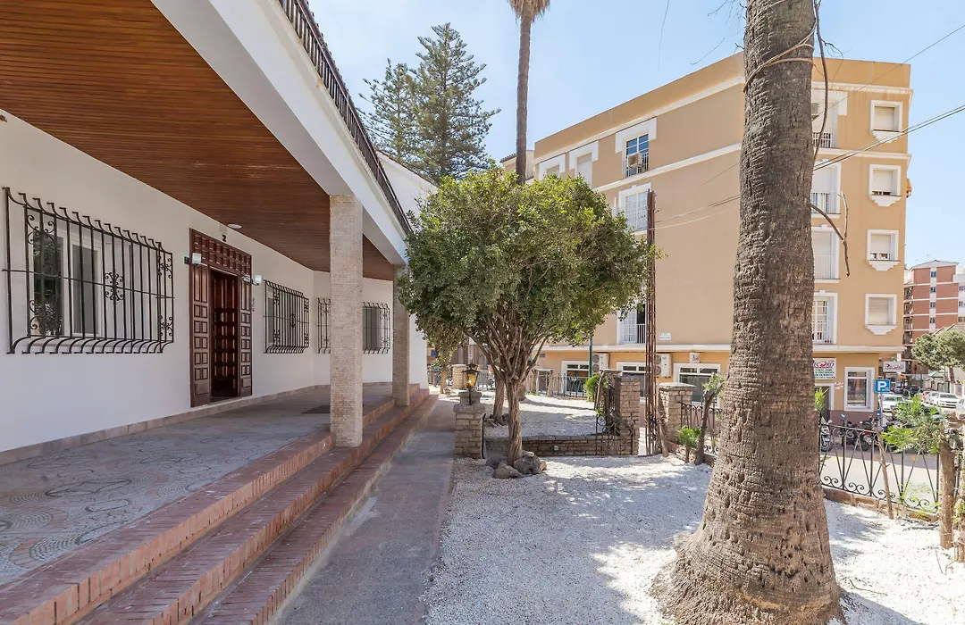 Ayz Silvela - Auto Check-In Property-1