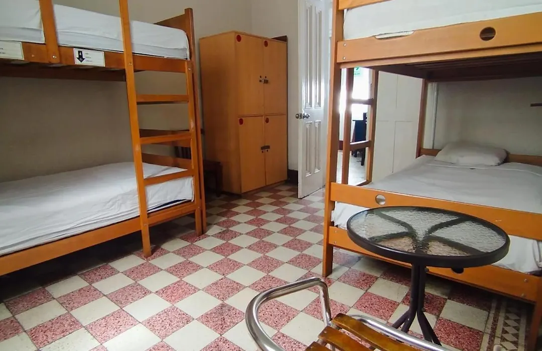 1900 Backpacker'S Hostel-1