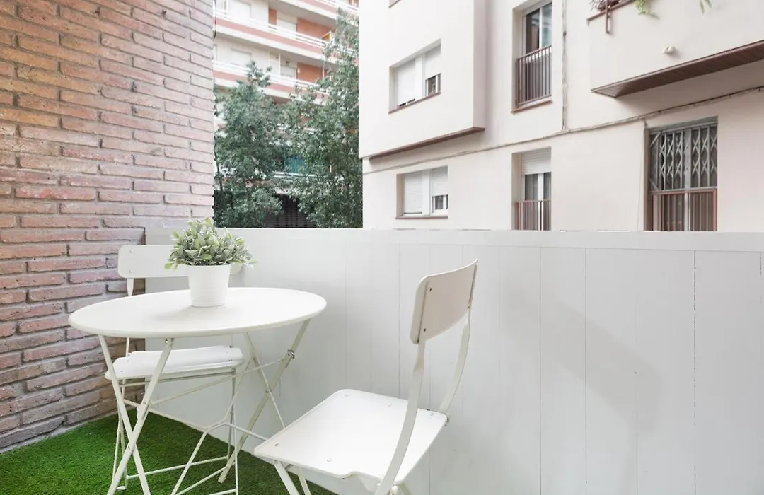 The White Flats Les Corts-1