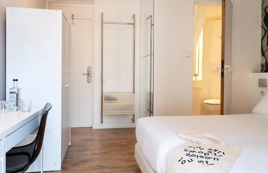 Chic&Basic Tallers Hostal-1