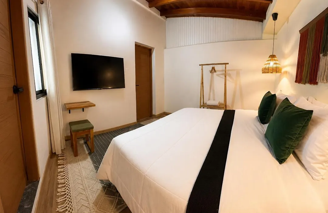 Luum Guest House Manila-1