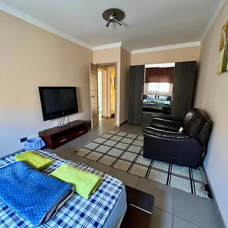 Flora B&B - Rooms in Privat Home Habitaciones en una casa privada-3