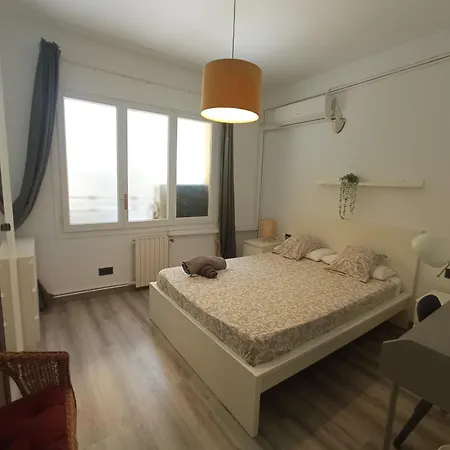Private Rooms On Tamarit Street-3