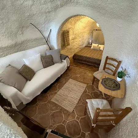 Casa Cueva Sacromonte BeneVarez Brother Law SL-3