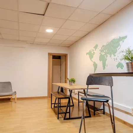 Holidaysbcn Rooms-3