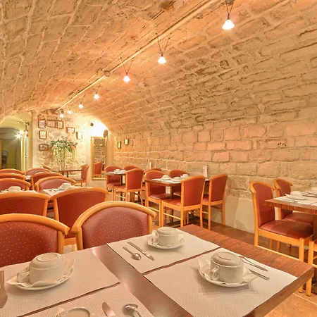 121 Paris Hotel-3