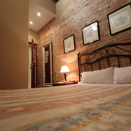 Hostal Orleans-3