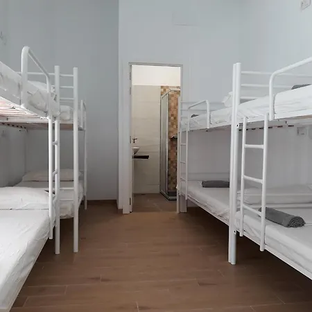 Hub Hostel Seville-3