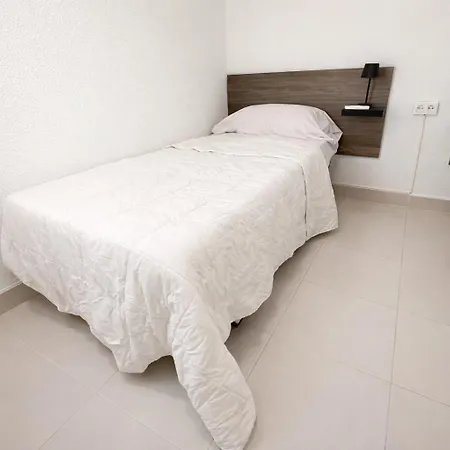 Alicante Beach Hostel-2