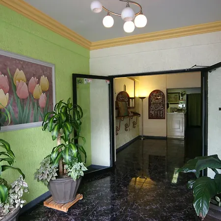 Hotel Plaza Crystal-2