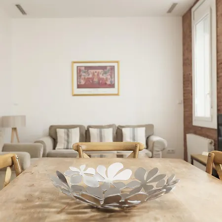 Akira Flats Roger De Flor Chic Apartment-2
