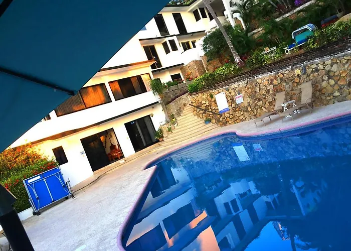 Villa Guitarron gran terraza vista espectacular 6 huespedes piscina gigante Acapulco