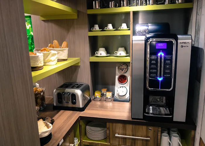 Prince Albert Wagram París