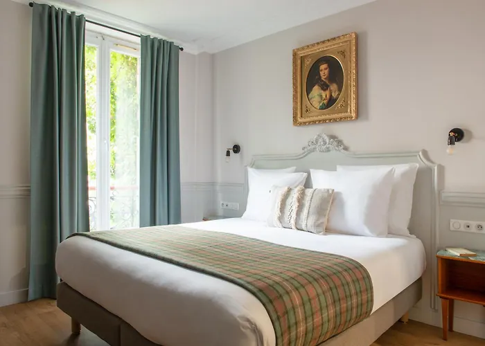 Hôtel De La Porte Dorée París