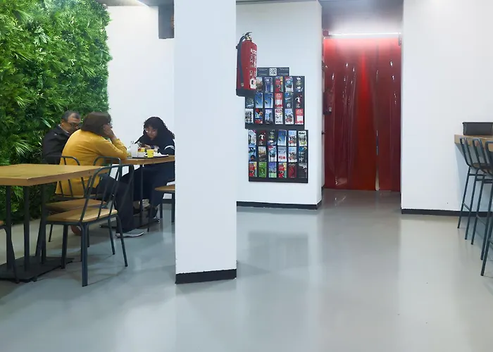 Hoteles BaratosIdeal Youth