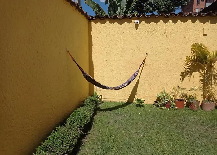 Yellow House Hostel Medellín