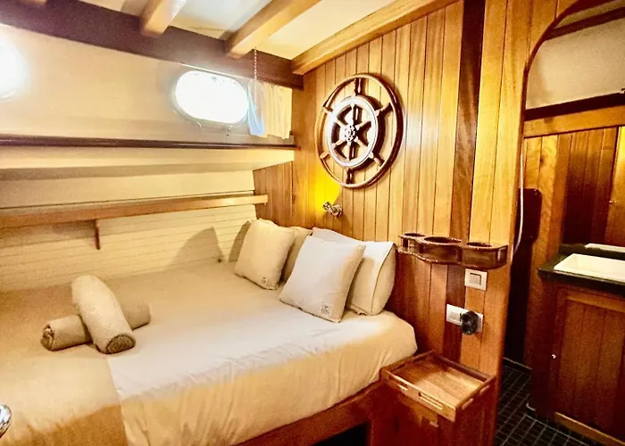 Hotel Wooden Boat- La Goletta Barcelona
